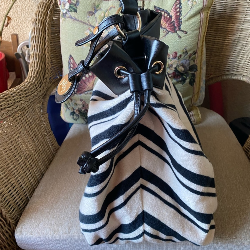 Juicy Couture Black and White Chevron Terry Cloth Tote - Picture 4 of 10